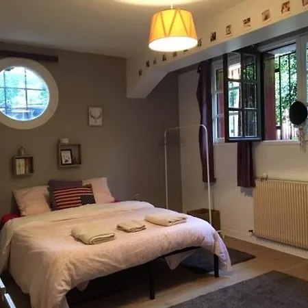 Agreable Avec Salle De Bain Privative Alojamento de Acomodação e Pequeno-almoço